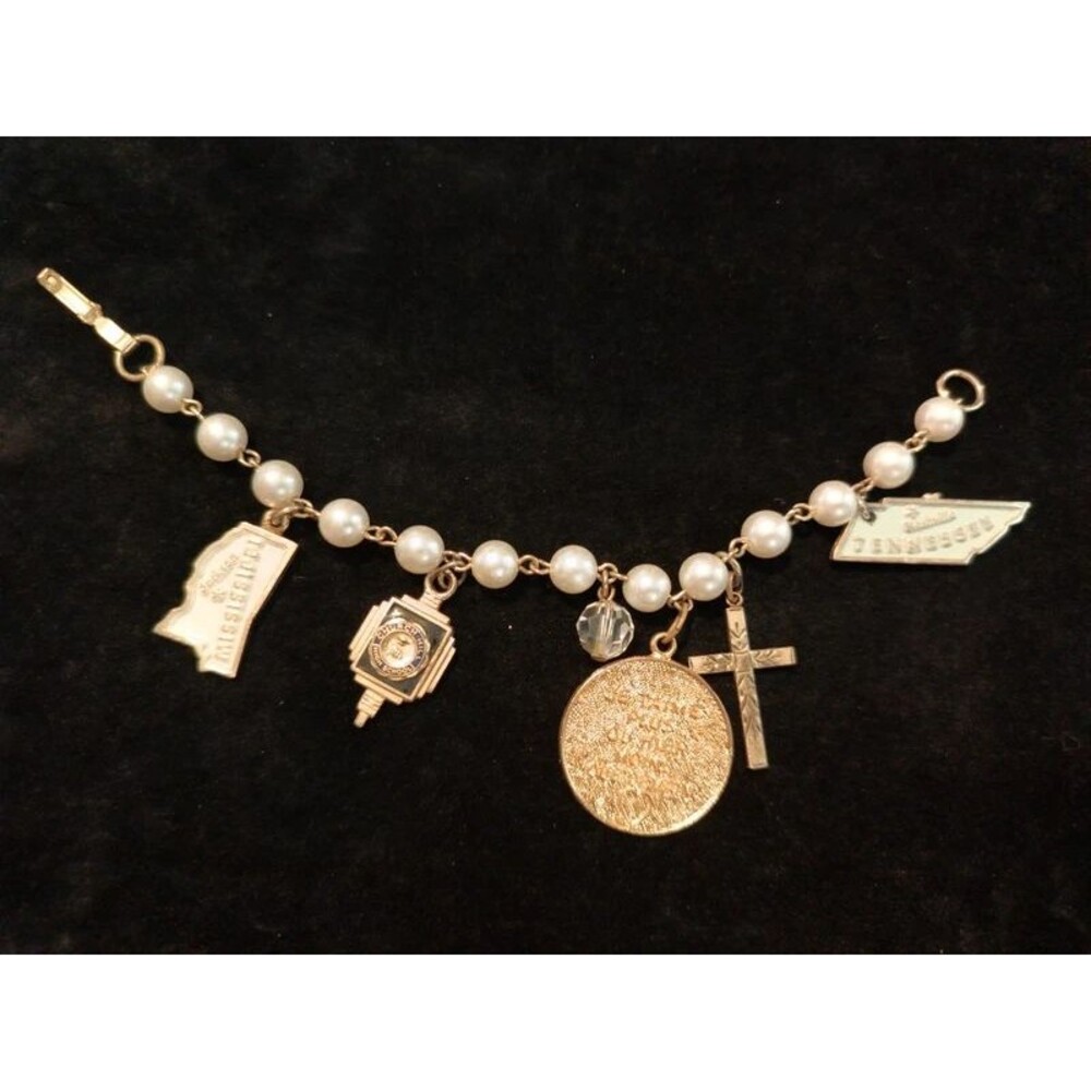 Faux pearl gold tone bracelet Tennessee
